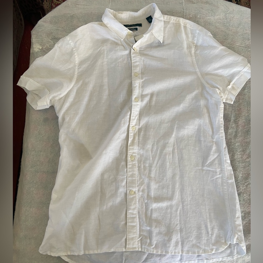 Perry Ellis white button down men’s shirt.